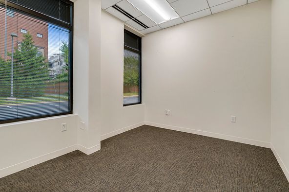 106 Catoctin Cir SE, Leesburg, VA 20175